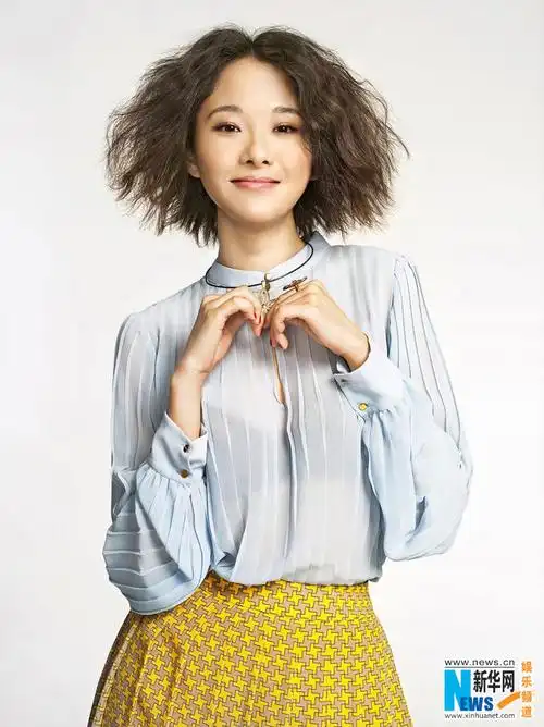 刘滢粉蓝纱衫爆炸头出镜 小清新也可以很性感(图)_音乐频道_凤凰网