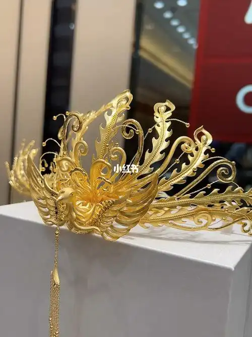 香港周大福中式凤冠