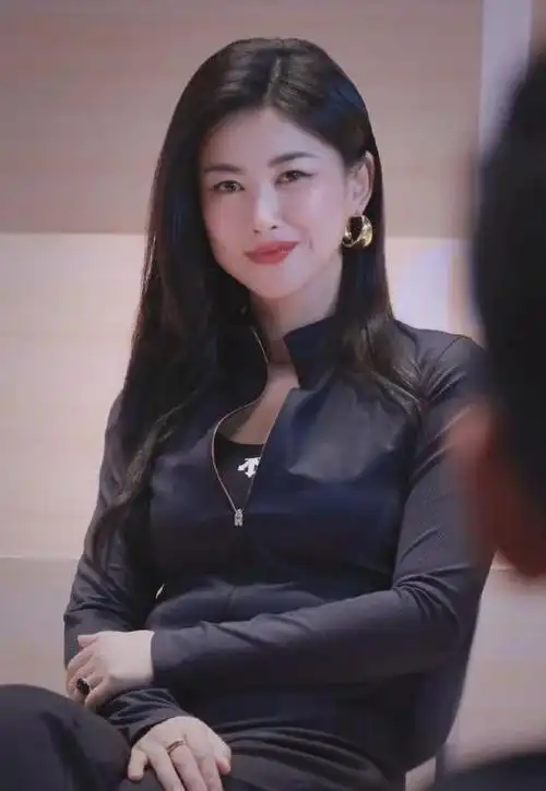 朱珠逛特卖会身形变化引热议拮据的生活细节被曝光