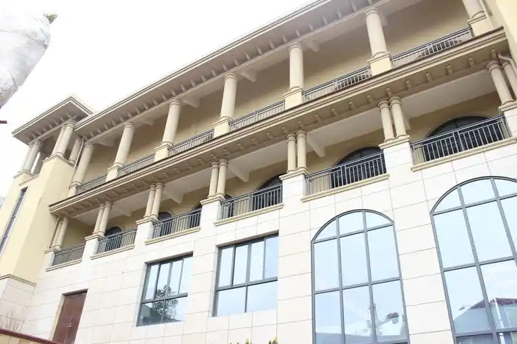 eps装饰线条及构件是一种新型的外墙装饰材料,产品采用高强度