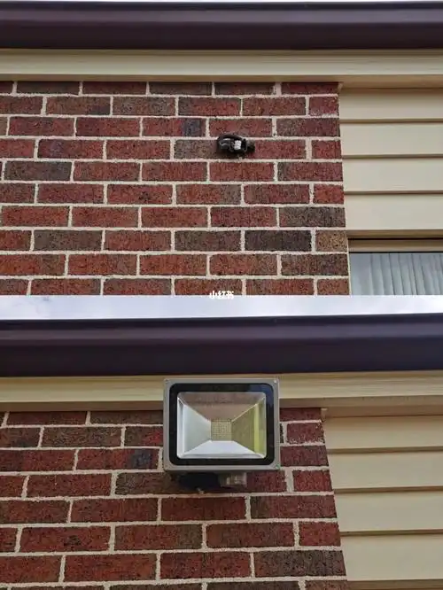 墨尔本电工室外感应灯