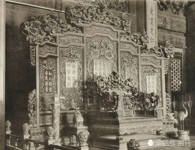 1906年日本人偷拍的清朝皇宫,就连地面的花纹都拍的清清楚楚!