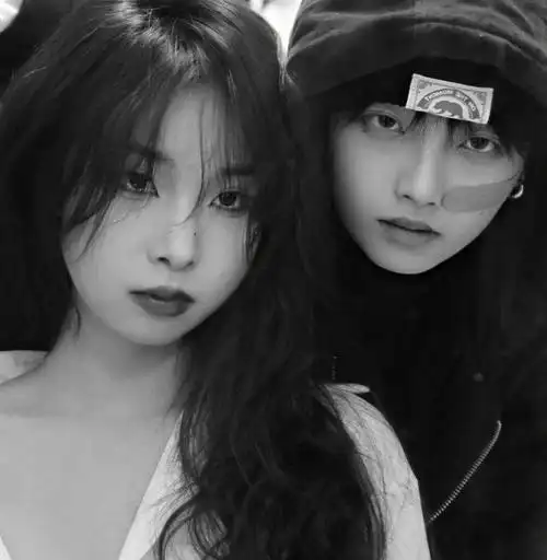 豪门姐弟黑白照片的故事感