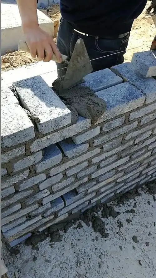 近距离拍摄砂浆饱满度高手示范三一砌砖法
