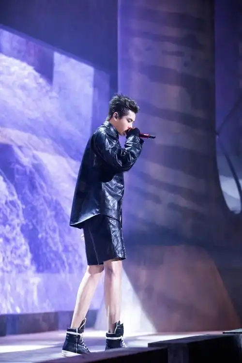 工作室分享吴亦凡《中国新说唱》十二宫格 吴主理人公演第一实至名归!