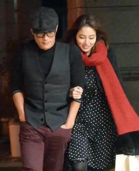 李秉宪妻子李敏贞回国友人透露其心情复杂