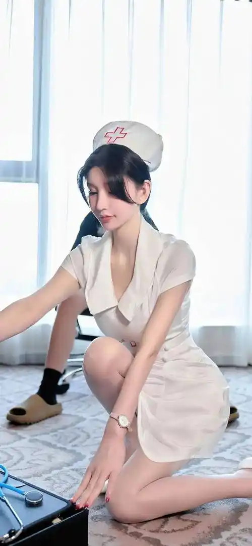 兄弟冒死发来"教室女生走光"图!这尺度太离谱:谁看不冒火啊!