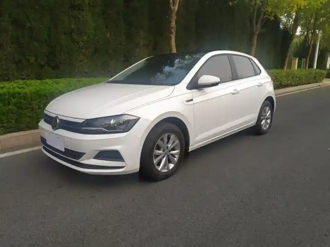 青岛2021年3月大众polo2021款plus15l自动炫彩科技版白色手自一体