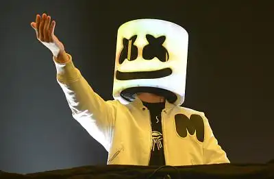 dj棉花糖举办演唱会,神秘铁头如期出现"再战江湖"