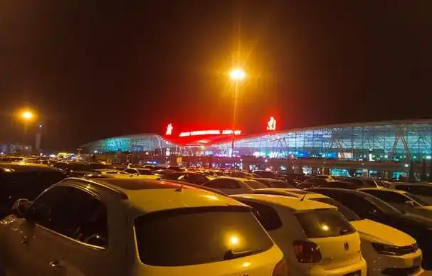 网易首页>网易号>正文申请入驻> 在济南机场的头等舱休息室,贵宾室,大