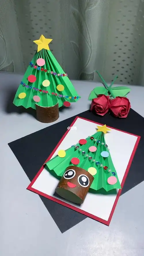 用纸筒和彩纸制作圣诞树幼儿园圣诞节手工