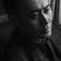 吴秀波黑白高清头像_微信头像图片大全