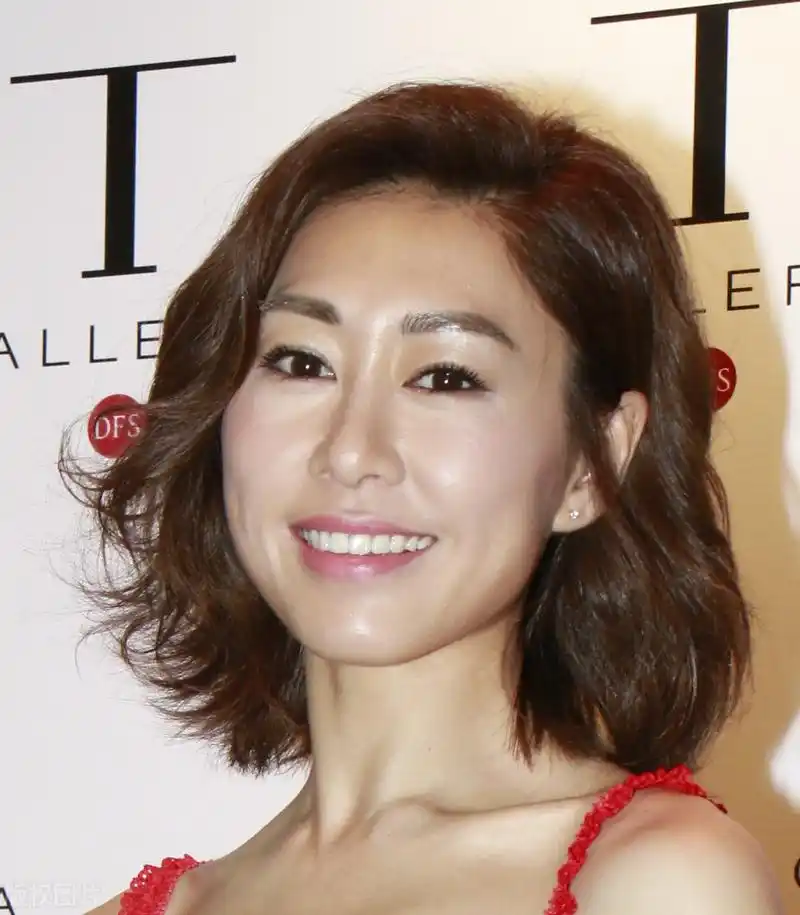 胡定欣气质漂亮了从头美到脚