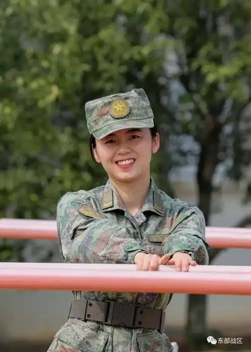 退伍季通信女兵的深情告白