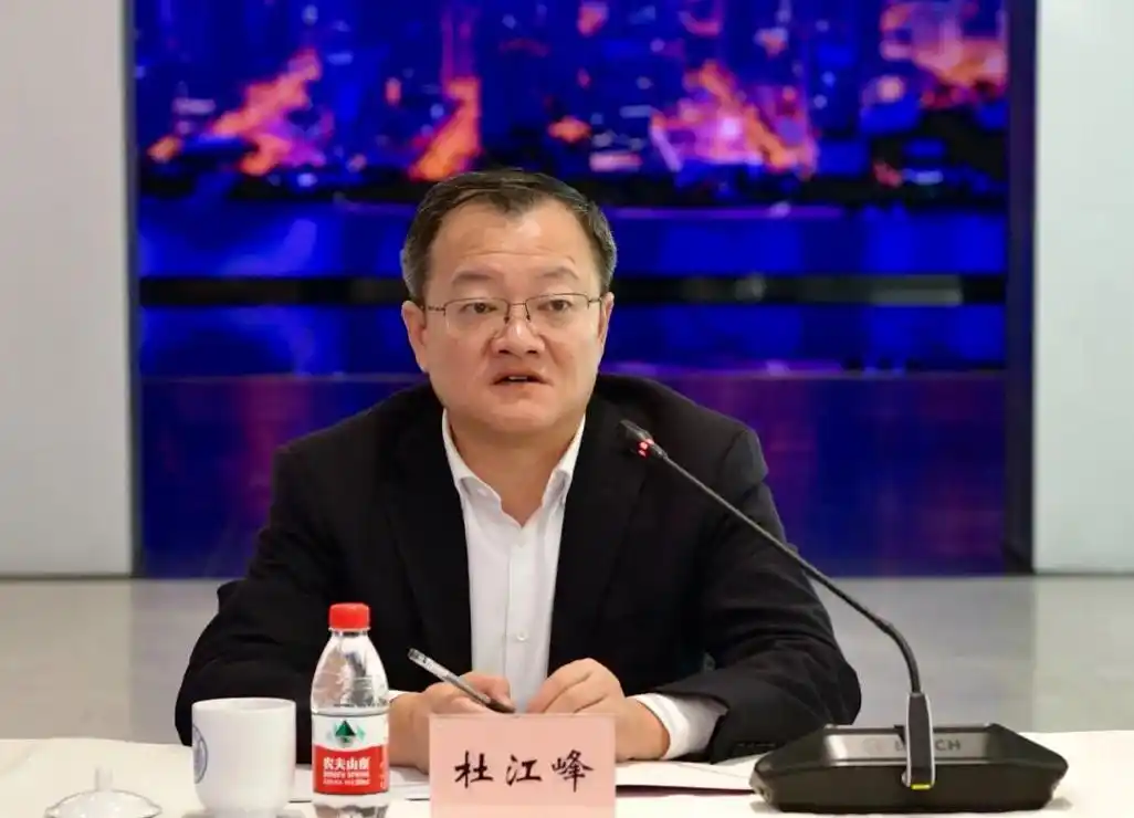 教育部副部长杜江峰来同济大学调研