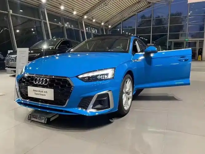 奥迪a5流光蓝骚气十足