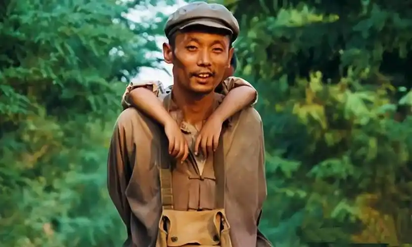 原创余华活着福贵用他的8次不幸告诉了我们3个人生真相