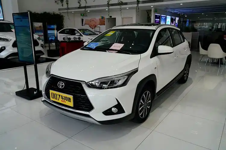到店实拍丰田yaris l致炫x,跨界版本个性十足,配置该如何选?