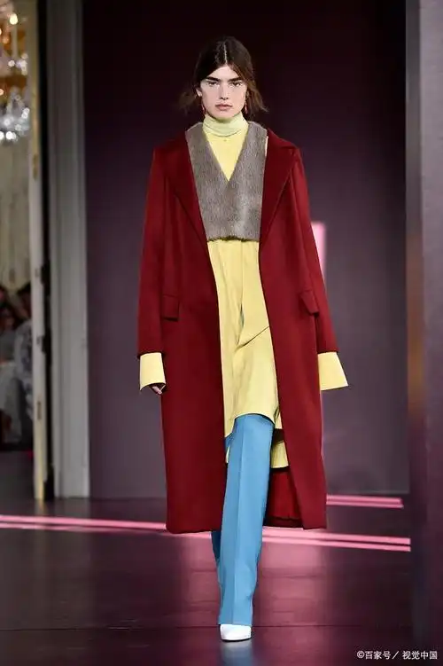 酒红色大衣怎么搭配才好看呢?