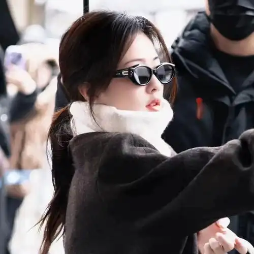 2024新款黑色小框猫眼窄框da明星墨镜网红小红书同款韩版太阳镜女