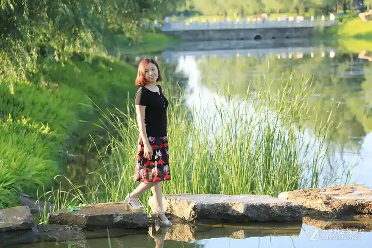 老婆生活照公园随拍