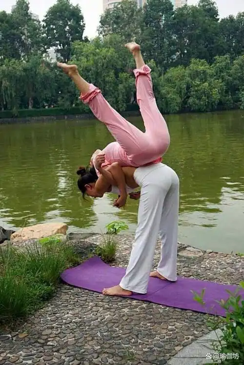 腿型不好看?多练这7个拉伸动作,撩人大长腿你也可以有