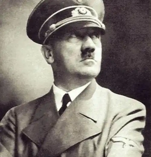 希特勒当了11年德国元首军衔还是下士大错特错他已不再是军人