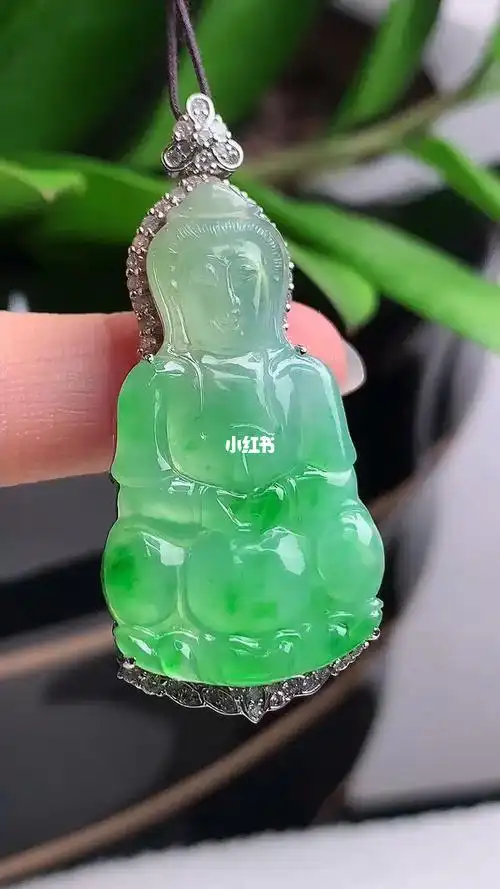 冰润飘阳绿观音吊坠18k金伴钻镶嵌