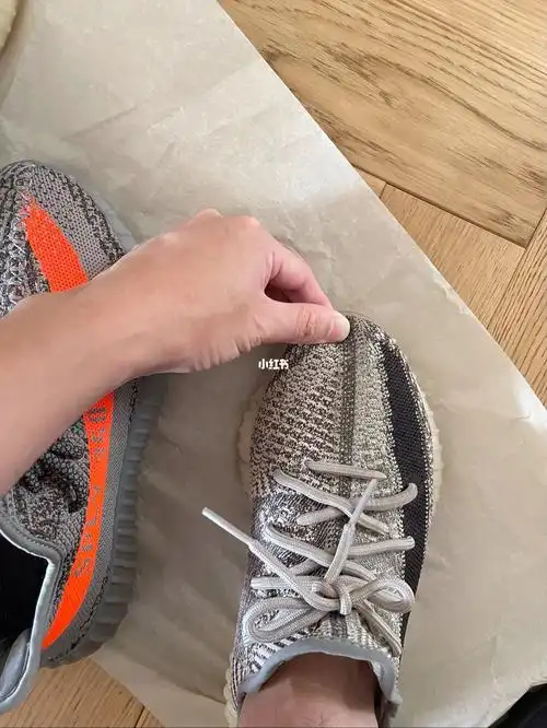 yeezy 350灰橙和其他款上脚对比