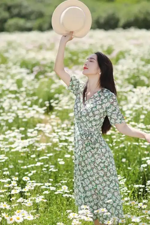 气质姐姐拍照,摄影技巧学起来,拍照好看人很优雅