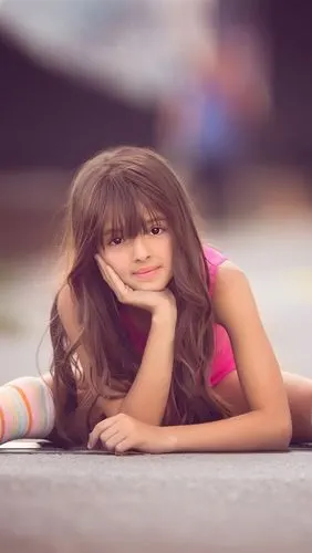 可爱的小女孩,溜冰鞋,看着你