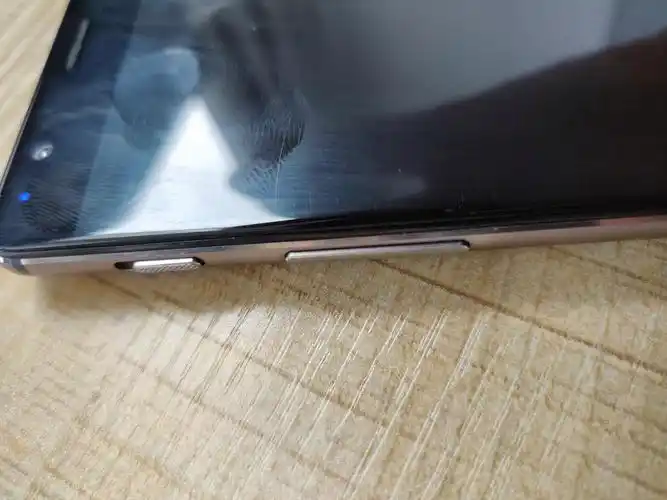 屏幕脱胶如何处理? - oneplus 6 - 一加手机社区官方论坛