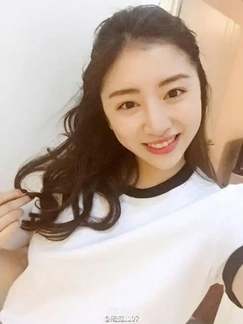 周捷邹凯合照周捷的身高等简介