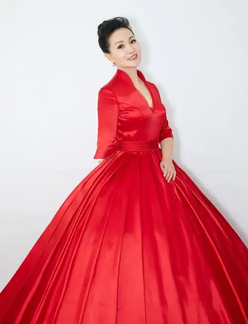 雷佳献给祖国的歌音乐会唱响70年经典