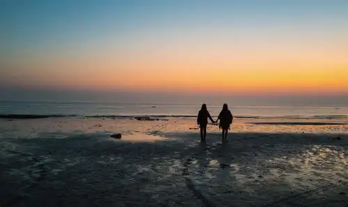 涠洲岛上的背影