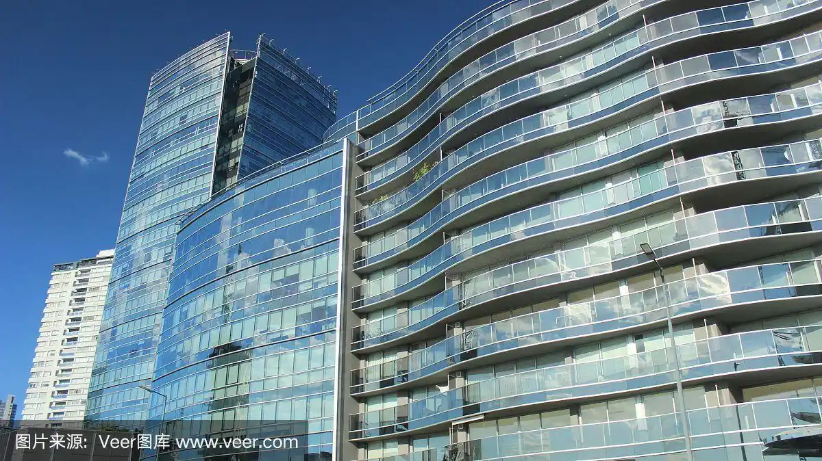阿根廷布宜诺斯艾利斯puerto madero社区的弧形玻璃办公大楼