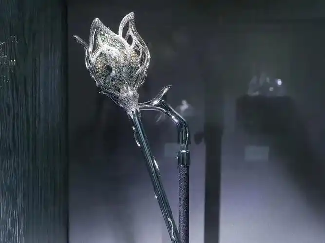 镶嵌最多宝石的权杖(图源网络)