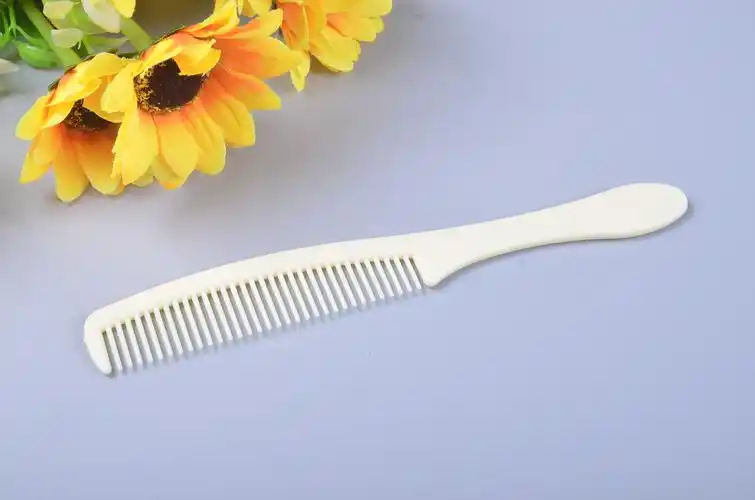 一元店日用百货 家用塑料梳子 星级酒店一次性梳子 洗漱用品套装