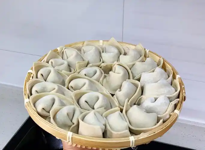 荠菜鲜肉大馄饨教程往前翻