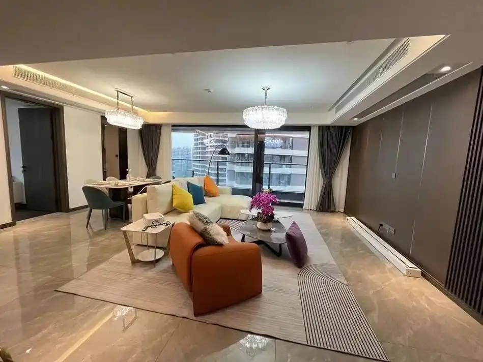 景芳都会森林4房滨江物业带两个车位.