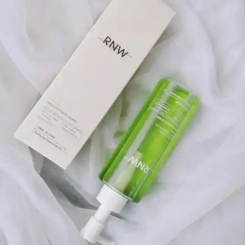 如薇(rnw):"卸妆油质量很好,卸妆很清爽,也不会泛红,卸的很干净,它