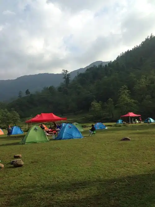 马鞍底乡坪河草地露营区