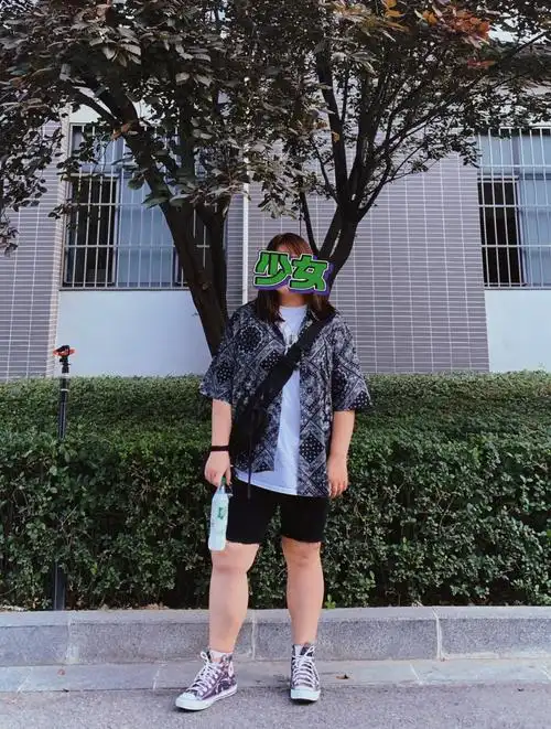 匡威紫色迷彩黑色机能包 黑色珍珠小熊最后再叠戴装酷必备五金项链摇