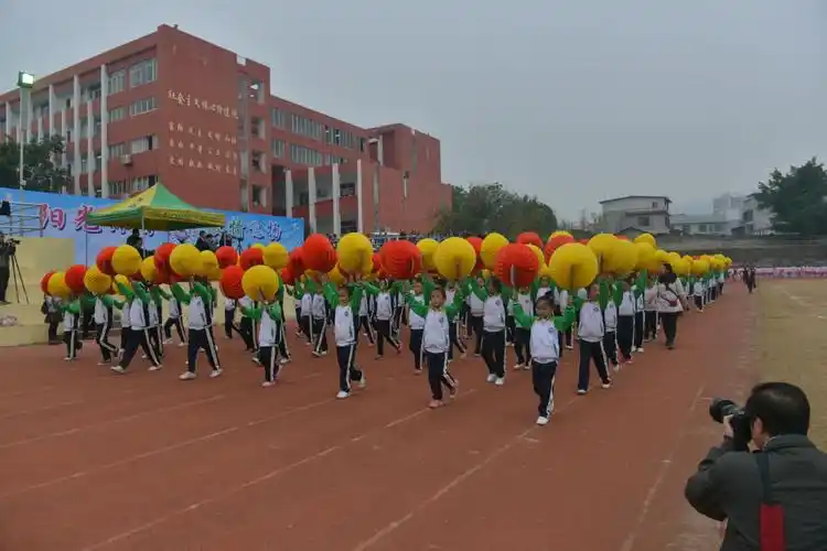 其它 柳城县第二十届中小学生田径运动会隆重开幕 写美篇 表演方队