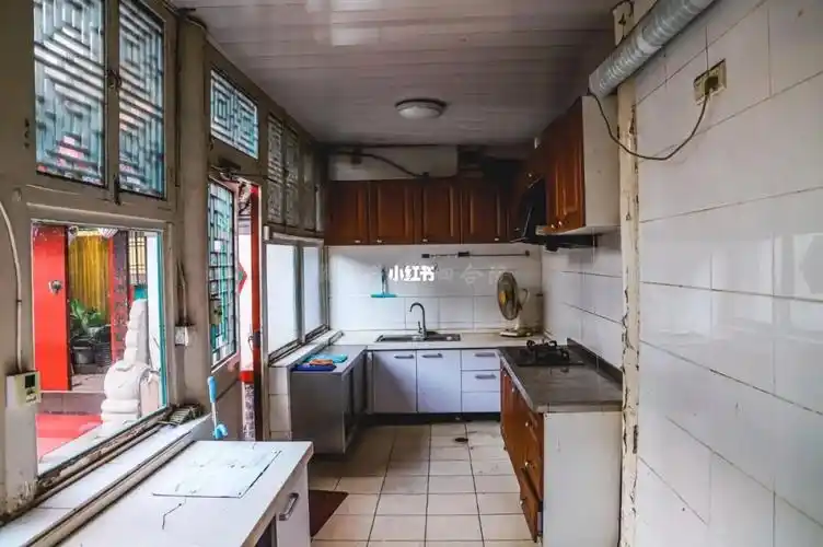 西城什刹海二进四合院年200万