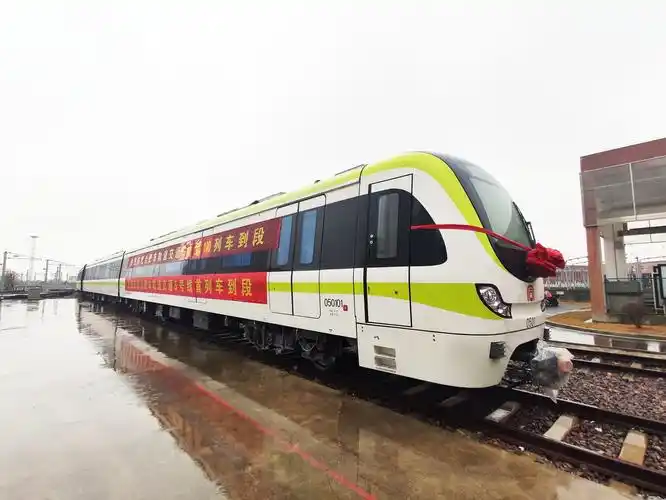 合肥轨道交通5号线首列车抵达车辆段