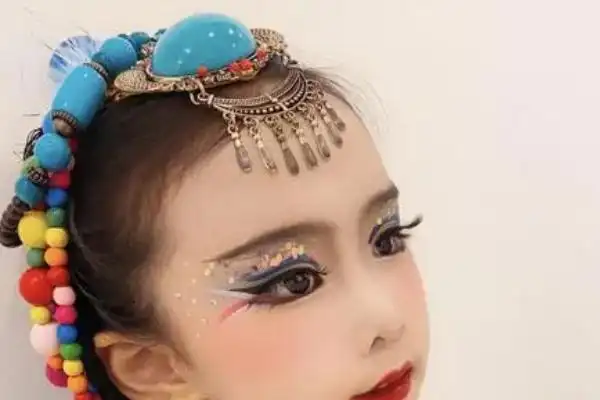 儿童舞台妆的简单画法