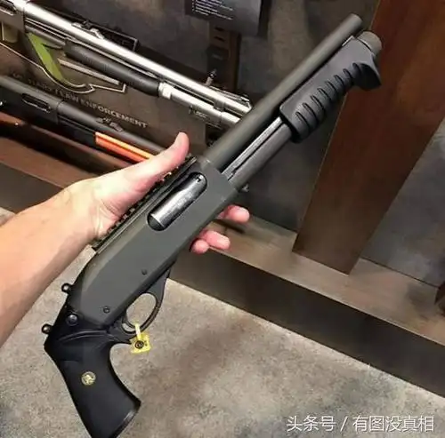 武器高清照片:外观超级酷的步枪和手枪