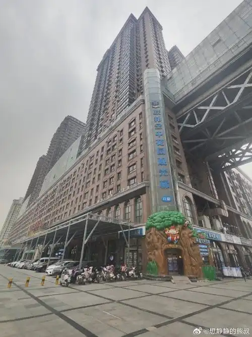 没想到路过石家庄的#联邦空中花园#,又让我看到一座现代#建筑奇观#.