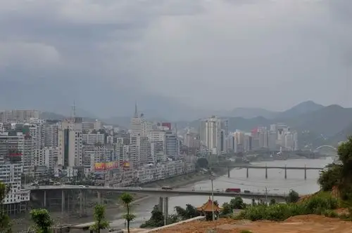 南平市区二级领导莅临新城中心调研学校建设